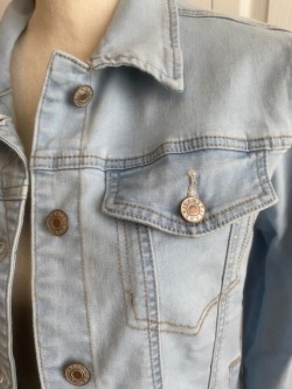 Ladies Jean Jacket - Size Medium, pockets - Picture 3 of 4